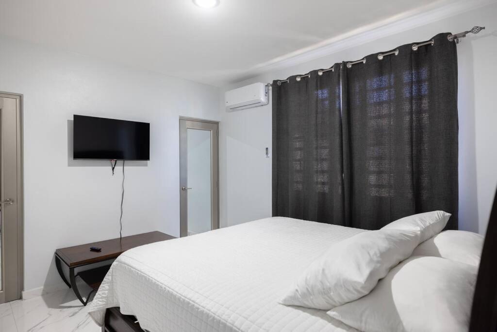 Ramey Cir D, Near Airport, Beaches W/King Bed. Aguadilla Exterior photo